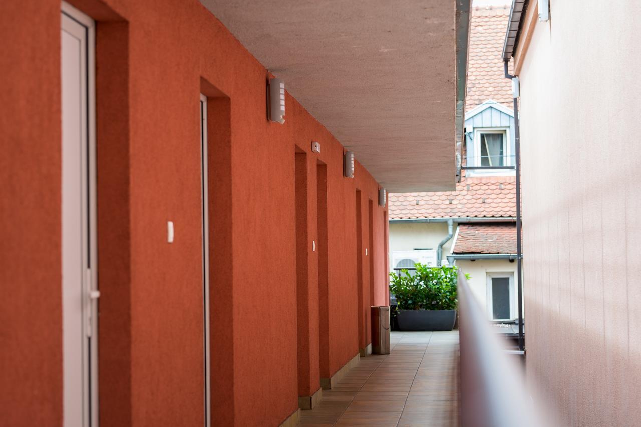 Integralni Hotel & Hostel Zagreb Exterior photo