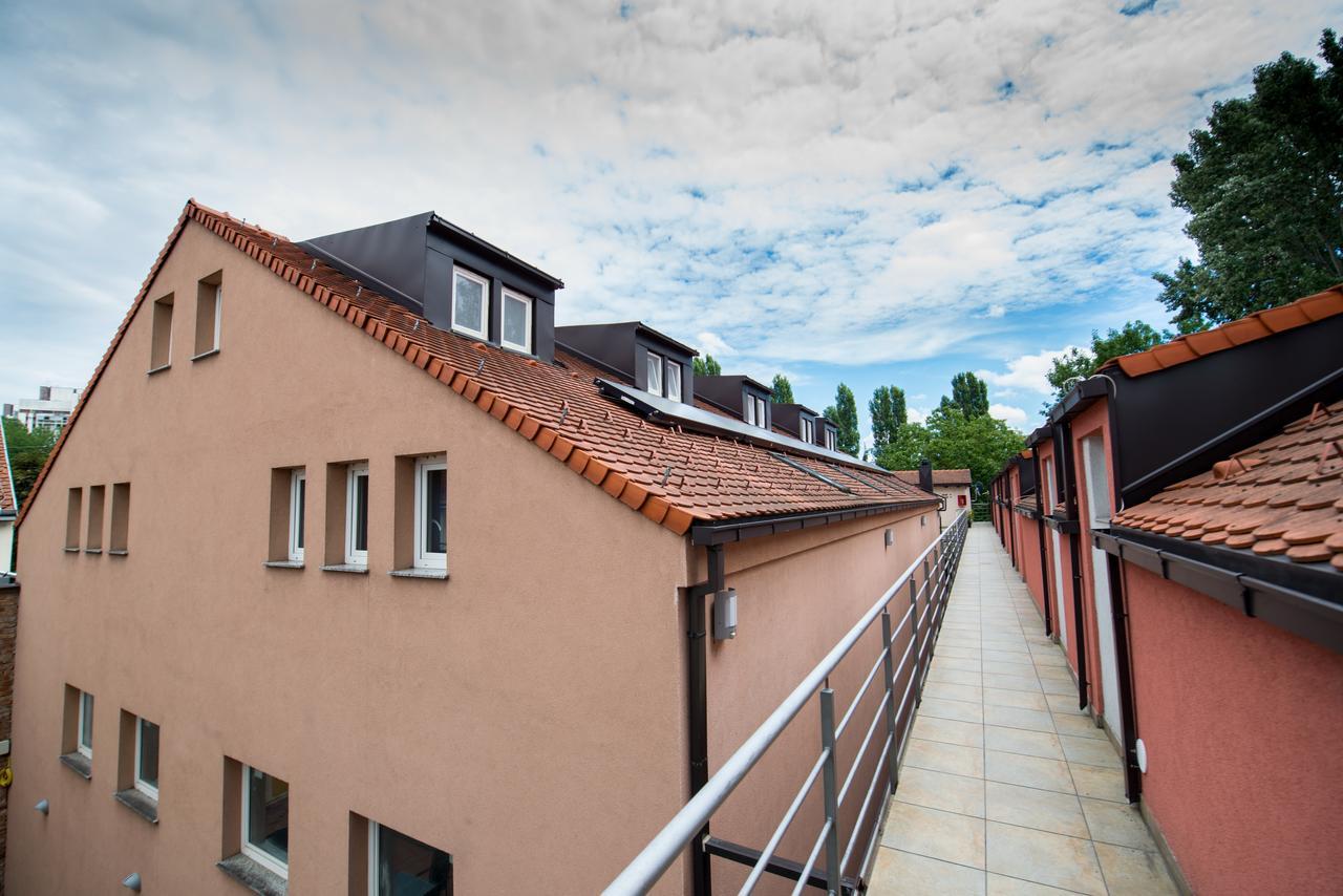 Integralni Hotel & Hostel Zagreb Exterior photo