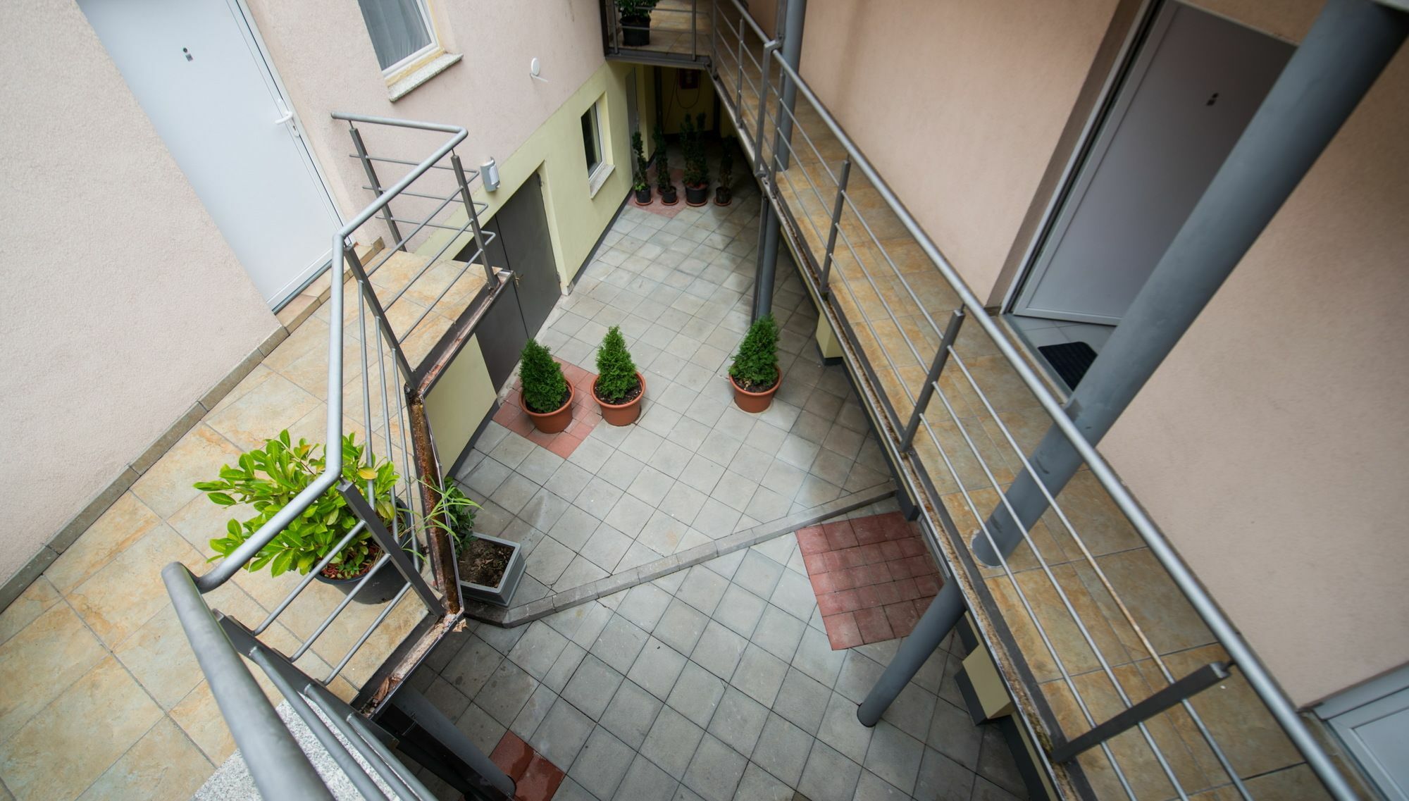 Integralni Hotel & Hostel Zagreb Exterior photo