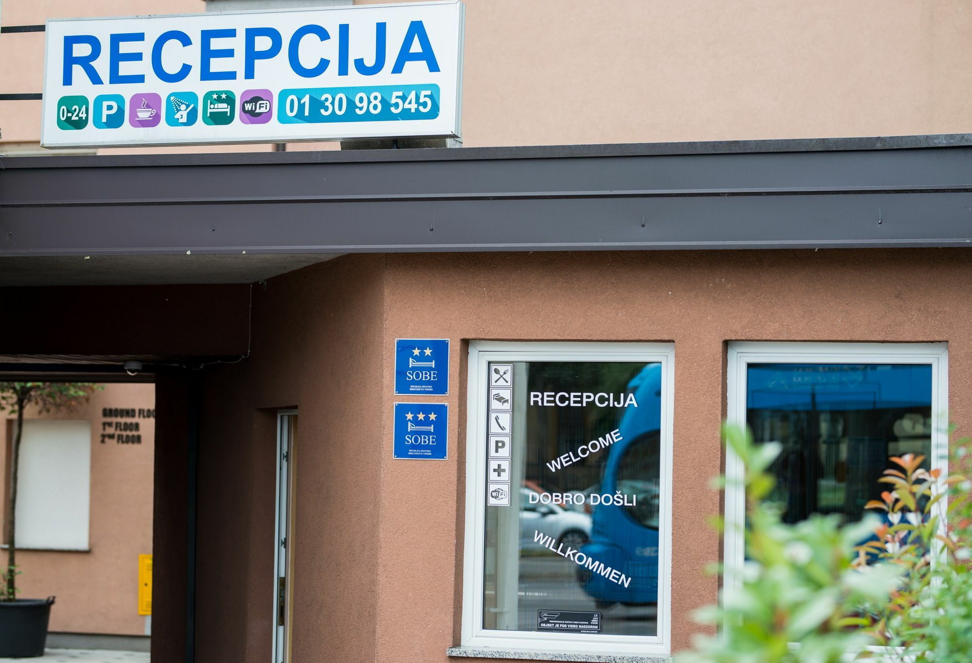 Integralni Hotel & Hostel Zagreb Exterior photo